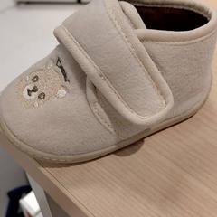 Zapatillas, ha sido reportado por IKEA Toulouse con iLost