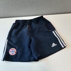 Sporthose Adidas mit FC Bayern-Logo Gr. 152، كما تم الإبلاغ عنه بواسطة Wilmering Brinkum عبر iLost