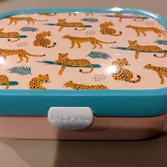 Lunchlåda, rapporterat av TU/e - Receptie Neuron med iLost