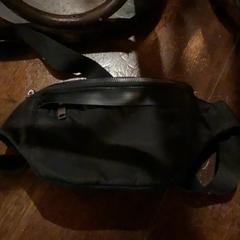 Bolsa Fannypack zwart, segundo informou De Heeren van Aemstel usando iLost