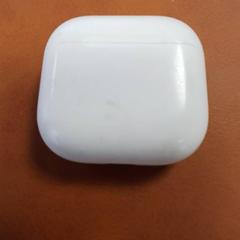 حافظة airpods Wit، كما تم الإبلاغ عنه بواسطة Connexxion Amstelland-Meerlanden Schiphol Zuid عبر iLost