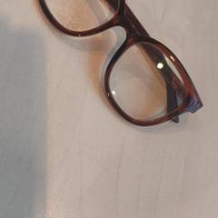 Lunettes Bruin, a été signalé par Regio Limburg - Leuven utilisant iLost
