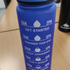 Butelka do picia Blauw, zgłoszono przez VITAZ campus Sint-Niklaas przy użyciu iLost