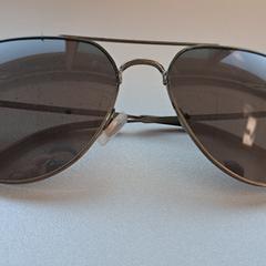 Okulary słoneczne, zgłoszono przez Madurodam przy użyciu iLost