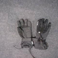 Guanti, come riportato da SnowWorld Landgraaf utilizzando iLost
