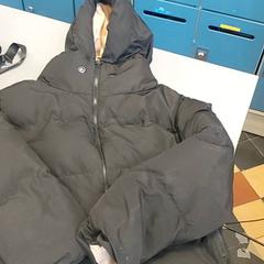 Kleding - Jas، كما تم الإبلاغ عنه بواسطة Centraal magazijn عبر iLost