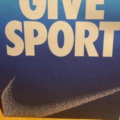 Aankoop nike nike, jak nahlášeno Designer Outlet Roermond pomocí iLost