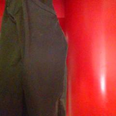 Pulóver Black, amint azt MEININGER Hotel Roma Termini az iLost segítségével jelentette.