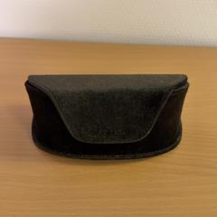 Brilleetui med briller Tom ford, som rapportert av Pouw Vervoer ved bruk av iLost