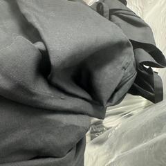 Kleding zwart, rapporterat av Mainport med iLost