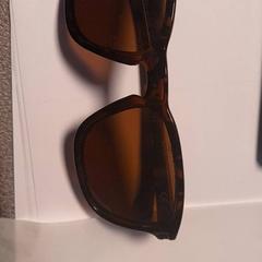 Gafas de sol, ha sido reportado por Van der Valk Hotel Tiel con iLost