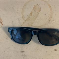 Slnečné okuliare, ako bolo nahlásené Artis pomocou iLost