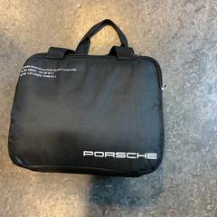 가방 Porsche, iLost를 사용하여 Gemeente Amsterdam - Bureau Gevonden Voorwerpen에 보고됨