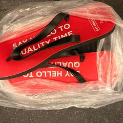 Badetøfler, som rapportert av Ramada by Wyndham Amsterdam Airport Schiphol ved bruk av iLost