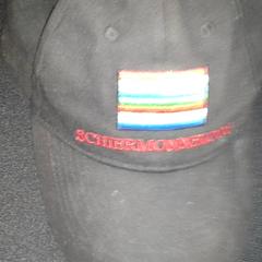 Boné, como reportado por TivoliVredenburg utilizando o iLost