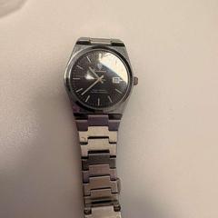 腕時計 silver がiLostで Ramada by Wyndham Amsterdam Airport Schiphol によって報告されました