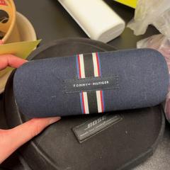 Estuche de anteojos, ha sido reportado por ibis Styles Rotterdam Ahoy con iLost