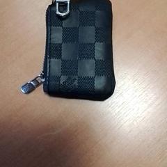 Kártyatartó, amint azt Hermes Eindhoven az iLost segítségével jelentette.