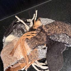 Schal Sjaal, gemeldet von Hotel Van der Valk Harderwijk op de Veluwe über iLost