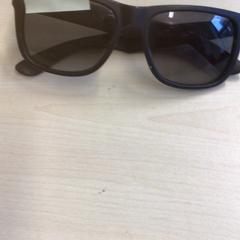 Eguzkitako betaurrekoak, gisa salatu by Gemeente Nijmegen iLost erabiliz