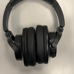 Headphones Zwart, as reported by Vrije Universiteit Amsterdam using iLost