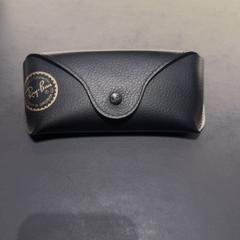 Custodia per occhiali da sole, come riportato da Van der Valk Hotel Houten utilizzando iLost