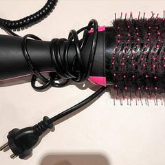Fohn fohnborstel, zwart met roze, segons ha informat Van der Valk Hotel Woerden mitjançant iLost