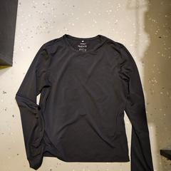 تي شيرت، كما تم الإبلاغ عنه بواسطة Room Mate Bruno عبر iLost