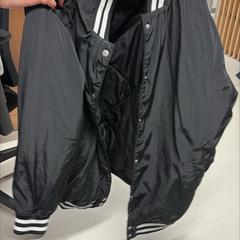 ジャケット zwart がiLostで Vrije Universiteit Brussel (VUB) によって報告されました