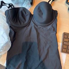 의류 bodysuit, iLost를 사용하여 Haven Hotel Rotterdam에 보고됨