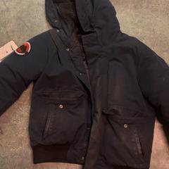 Veste Blue, a été signalé par KABUL à GoGo / Teatro utilisant iLost