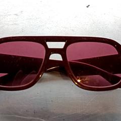 نظارات شمسية، كما تم الإبلاغ عنه بواسطة Paaspop عبر iLost