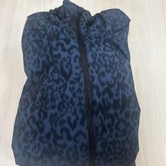Jas Blauw, panterprint, zoals gemeld door Van der Valk Hotel Wolvega Heerenveen met iLost