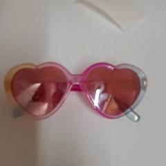 Gafas de sol Kinder zonnebril, segundo informou IKEA Utrecht usando iLost