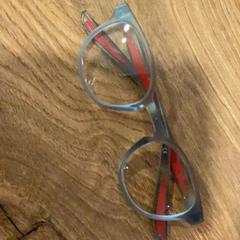 Lunettes de lecture, a été signalé par MEININGER Hotel Marseille Centre la Joliette utilisant iLost