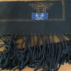 Szalik echarp, zgłoszono przez MEININGER Hotel Marseille Centre la Joliette przy użyciu iLost