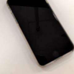 Handy Met hoes iPhone, gemeldet von IKEA Amsterdam über iLost