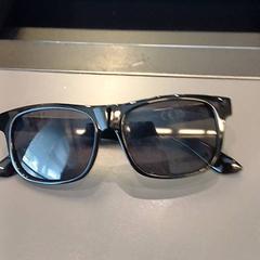 Zonnebril Zwart, zoals gemeld door Qbuzz GD Groningen HS met iLost