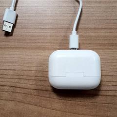 Funda airpods, segons ha informat Transdev Hoeksche Waard Goeree Overflakkee mitjançant iLost