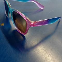 Eguzkitako betaurrekoak Enfant, gisa salatu by IKEA Brest Guipavas iLost erabiliz