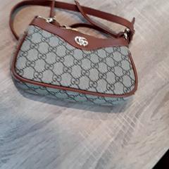 تاسجي Gucci، كما تم الإبلاغ عنه بواسطة EBS Tramplein عبر iLost