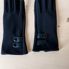 Handschoenen met knoppen, gisa salatu by Centraal magazijn iLost erabiliz