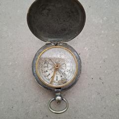 Kompas, segons s'ha informat a iLost