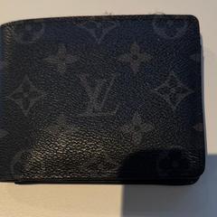 Louis Vuitton portemonne, jak bylo nahlášeno na iLost