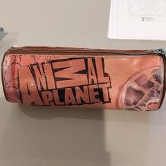 حافظة أقلام رصاص، كما تم الإبلاغ عنه بواسطة TU/e - Receptie Neuron عبر iLost