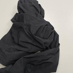 Kleding -,Jas zwart, amint azt Centraal magazijn az iLost segítségével jelentette.