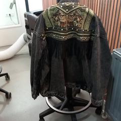 Chaqueta, segundo informou allGo Almere usando iLost