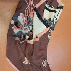 Écharpe beige et bordeaux, gemeldet von TCL über iLost