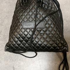 Tas - Rugtas zwart, zoals gemeld door Regio Oost-Vlaanderen met iLost