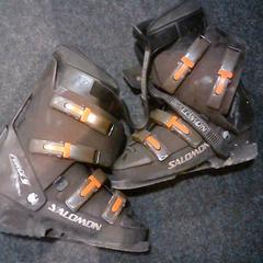 Skischoenen Salomon, ha sido reportado por SnowWorld Landgraaf con iLost